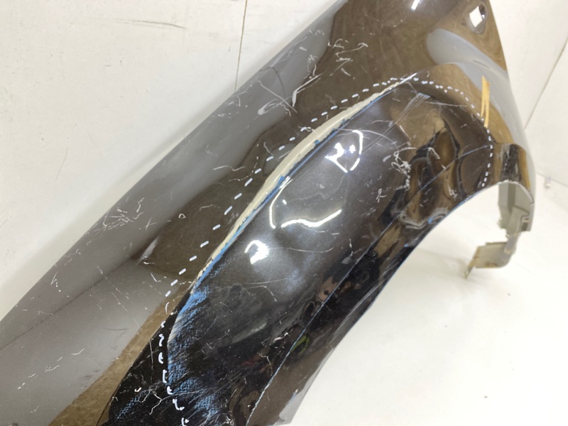 Крыло переднее левое