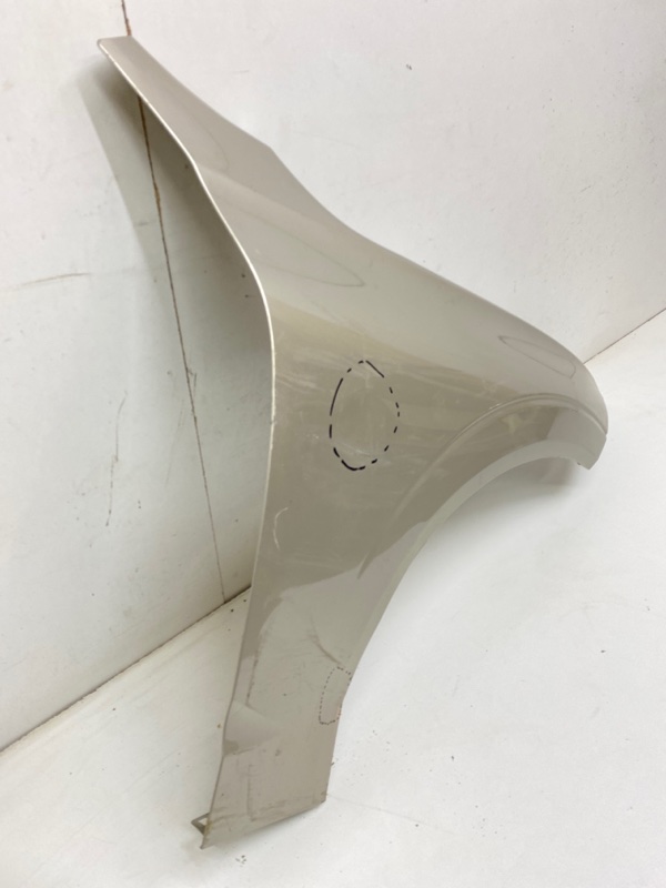 Крыло переднее правое