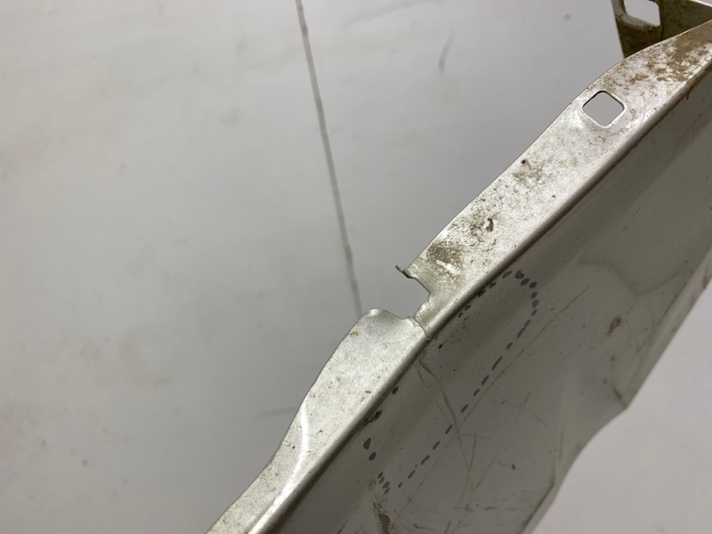 Крыло переднее правое