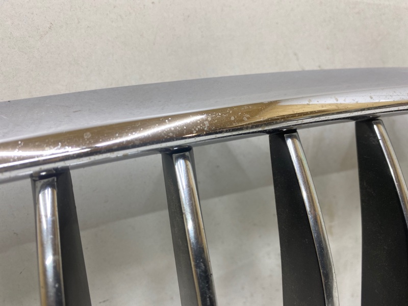 Решетка радиатора левая