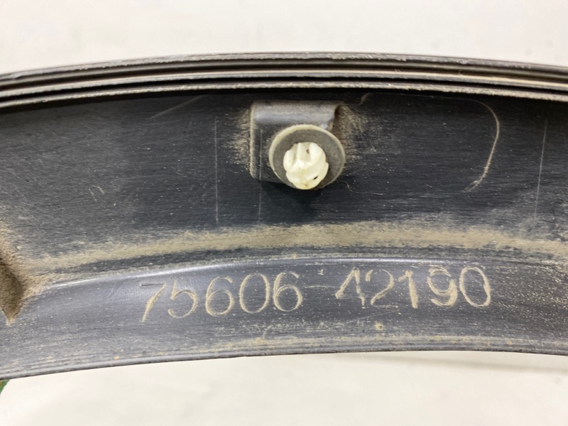 Накладка заднего крыла левого