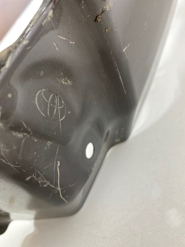 Крыло переднее левое