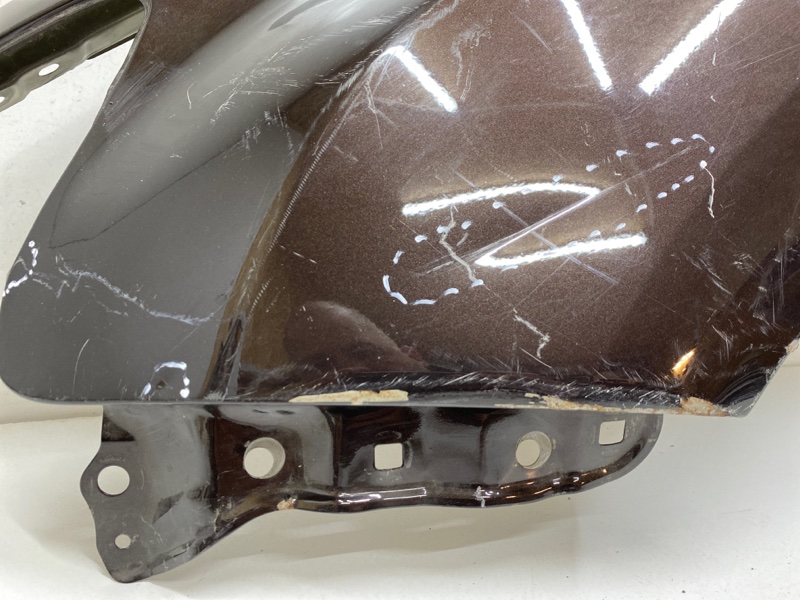 Крыло переднее левое