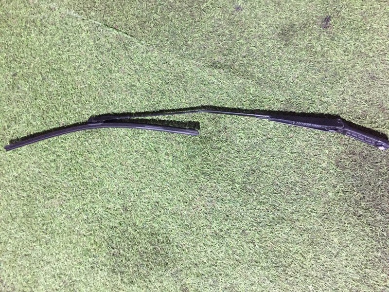 Поводок стеклоочистителя передний правый