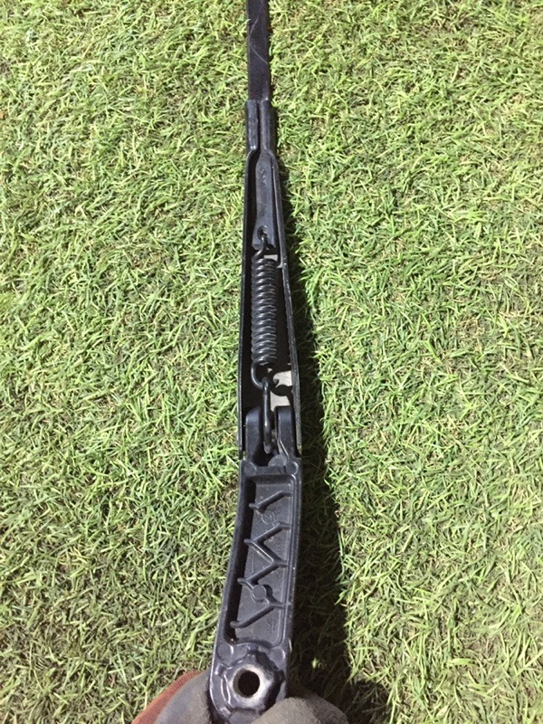 Поводок стеклоочистителя передний правый