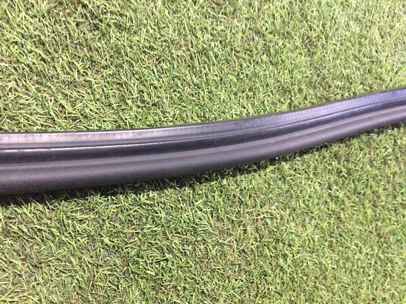 Уплотнитель капота