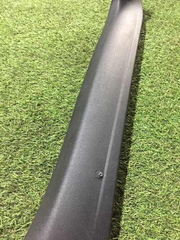 Обшивка крышки багажника