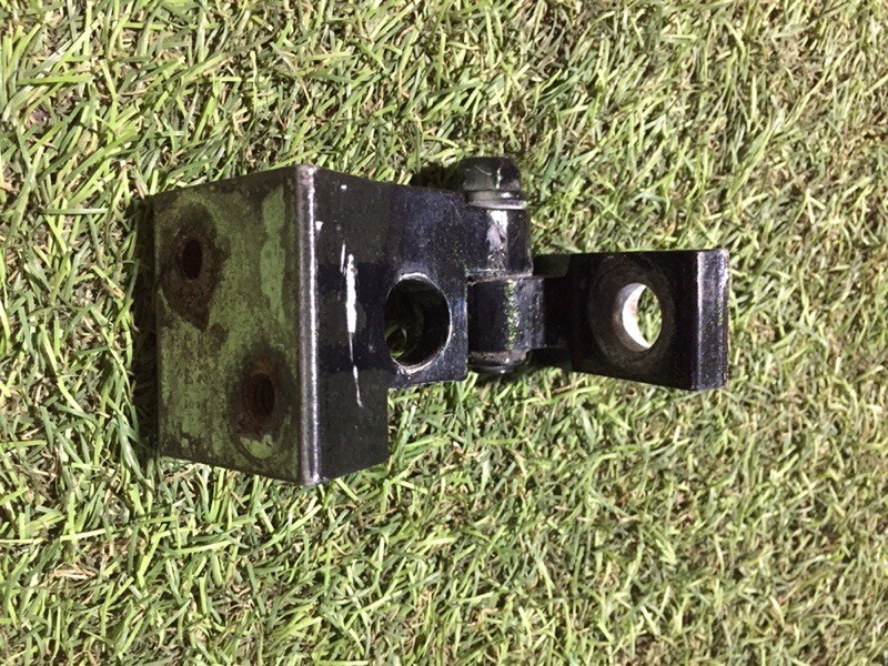 Петля двери задней левой верхняя