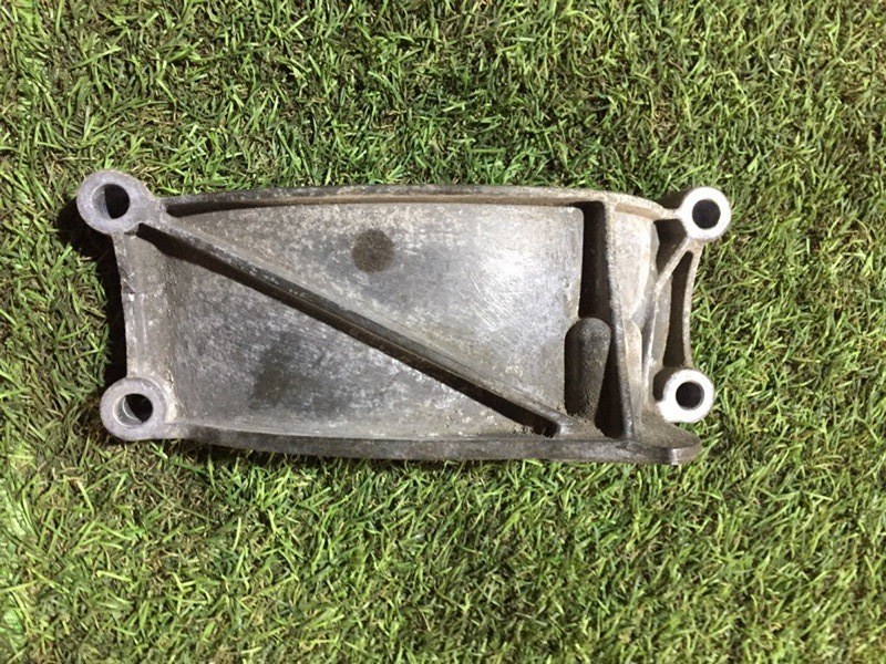 Кронштейн генератора