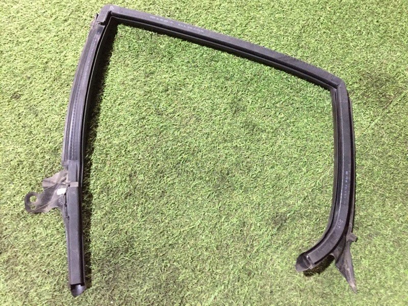 Уплотнитель двери