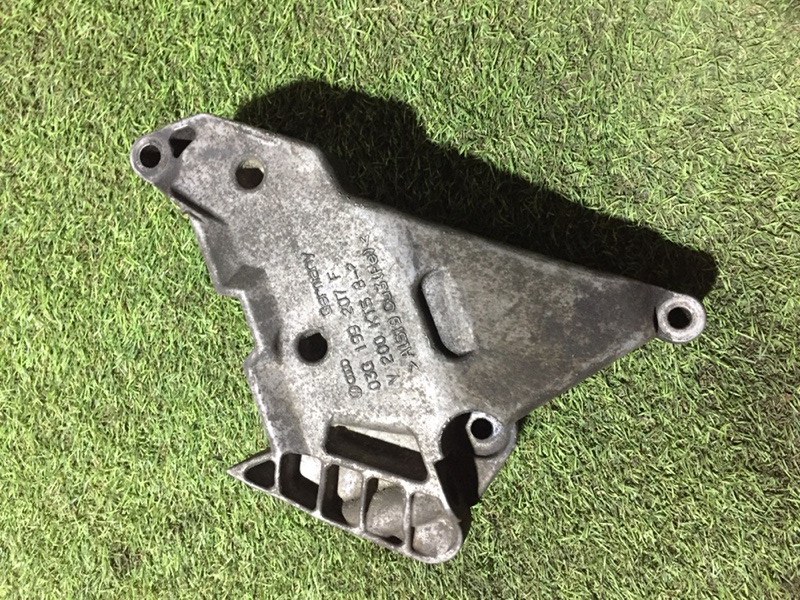 Кронштейн двигателя