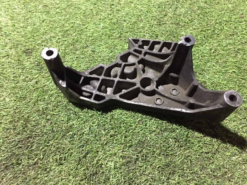 Кронштейн двигателя