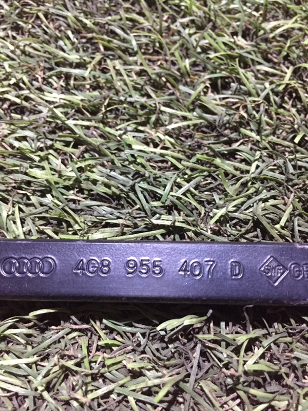 Поводок стеклоочистителя передний левый