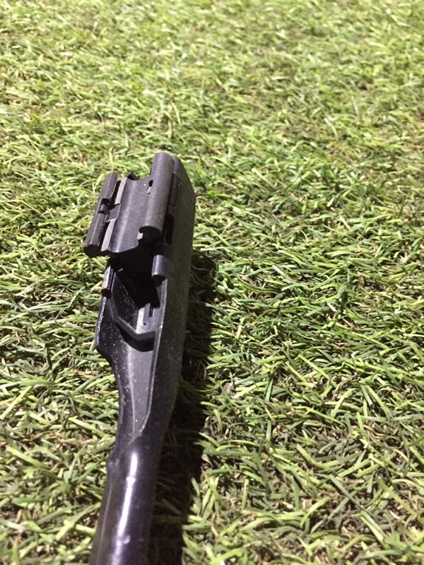 Поводок стеклоочистителя передний левый