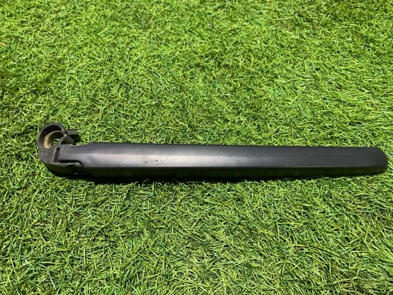 Поводок стеклоочистителя заднего