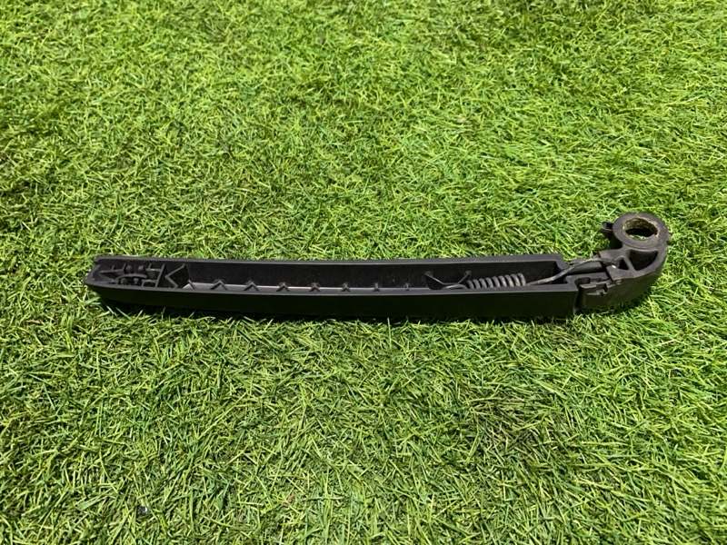 Поводок стеклоочистителя заднего