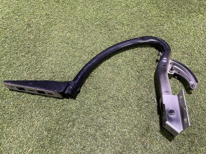 Петля крышки багажника