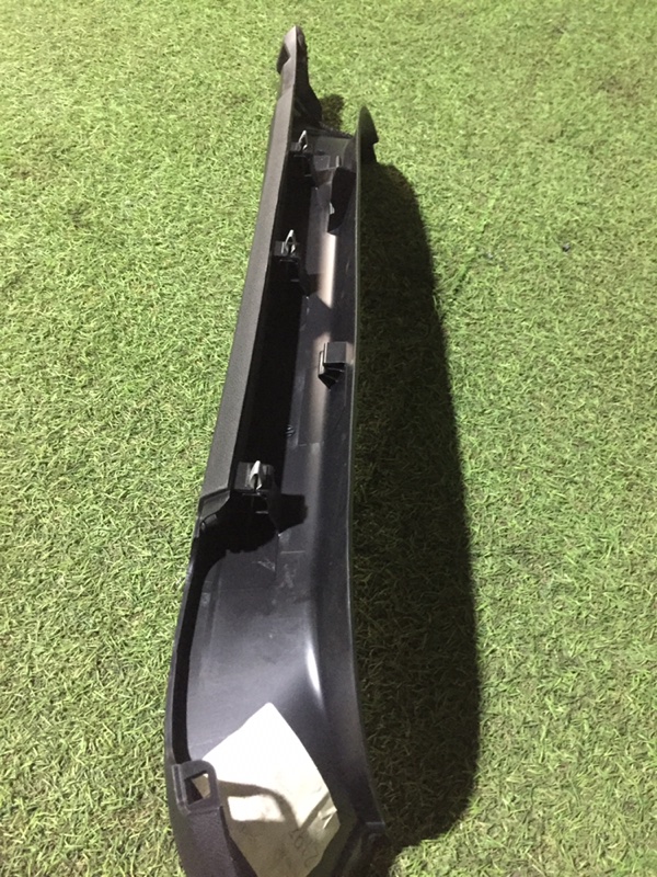 Обшивка крышки багажника