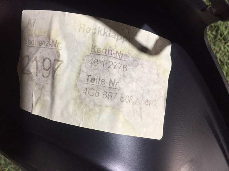 Обшивка крышки багажника