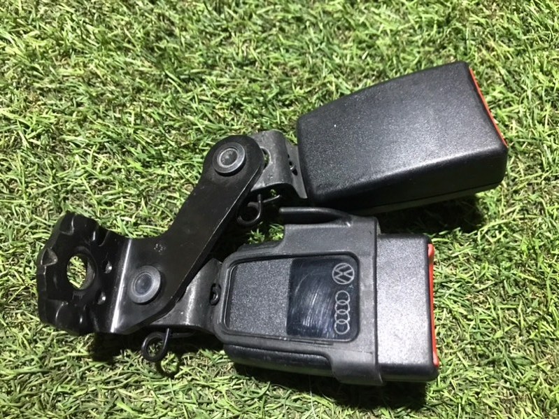 Ответная часть ремня безопасности