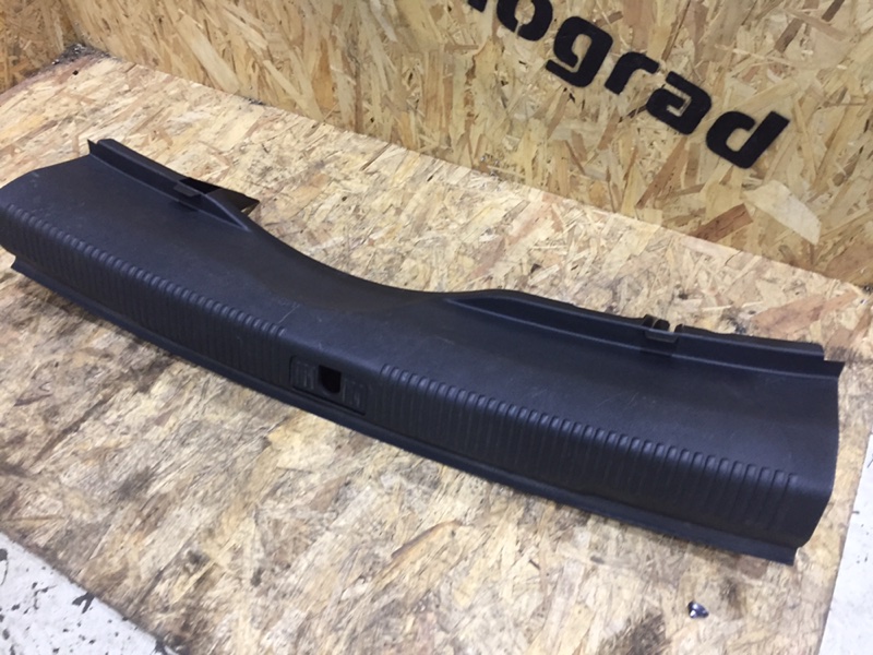 Кожух замка багажника