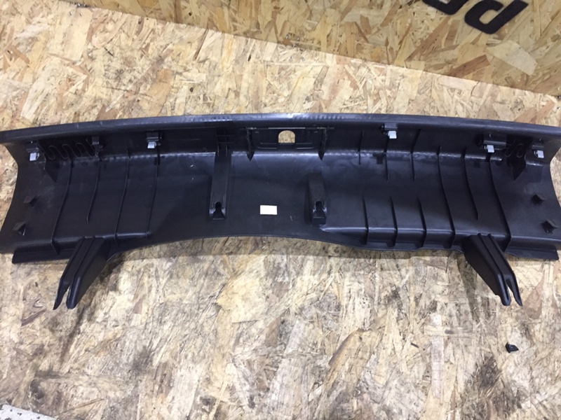 Кожух замка багажника