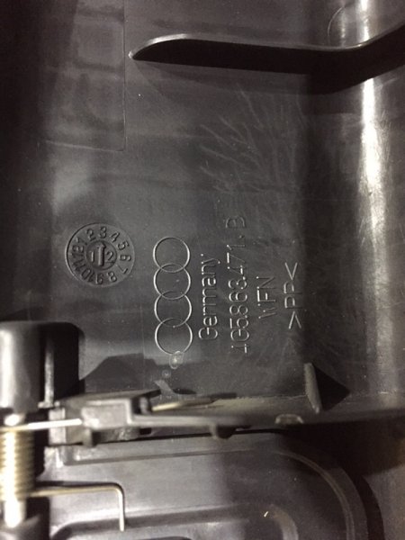 Кожух замка багажника