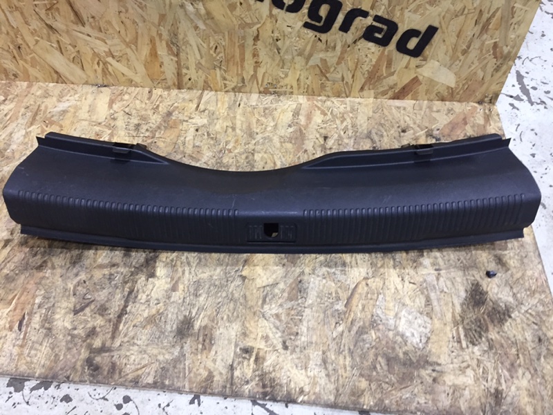 Кожух замка багажника