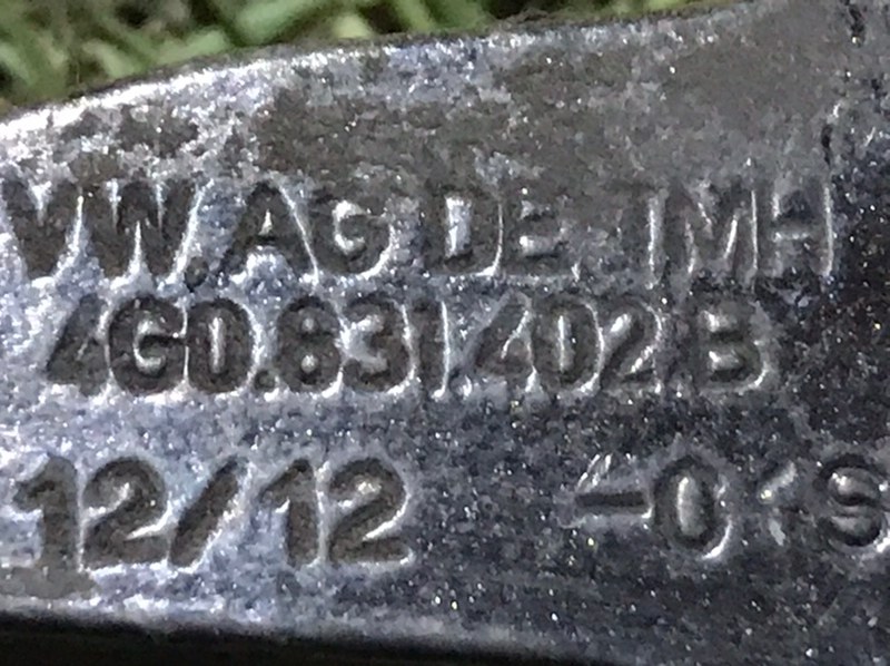 Петля двери передней правой верхняя