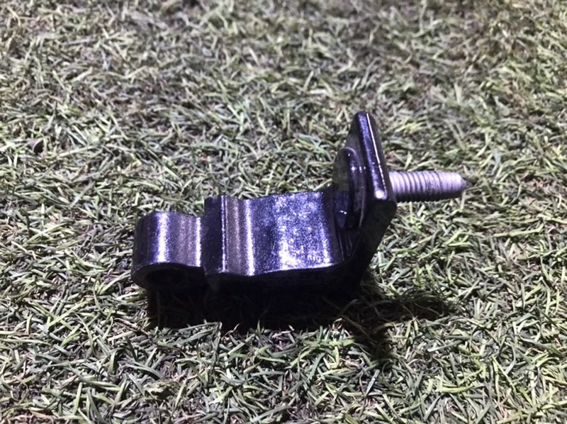 Петля двери передней правой нижняя