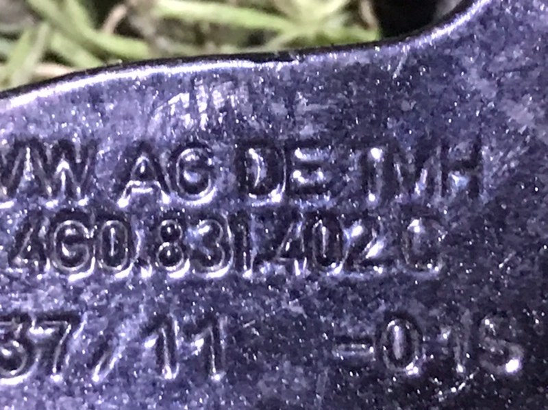 Петля двери передней правой нижняя