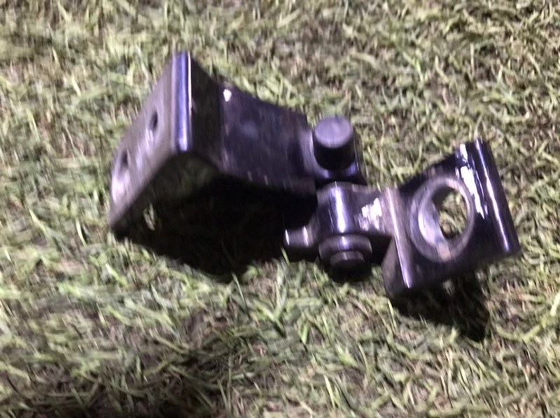 Петля двери передней левой верхняя