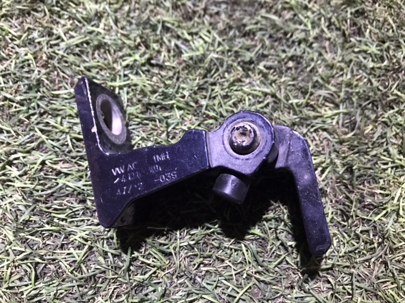 Петля двери передней левой верхняя