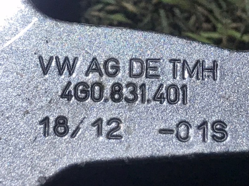 Петля двери передней левой нижняя