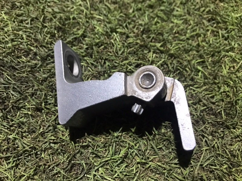 Петля двери передней правой верхняя