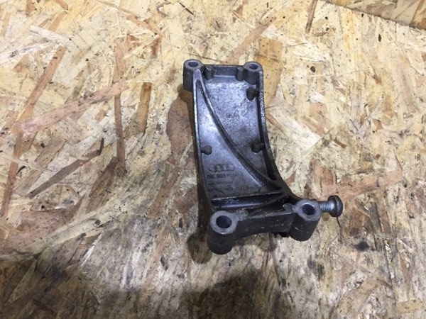 Кронштейн генератора