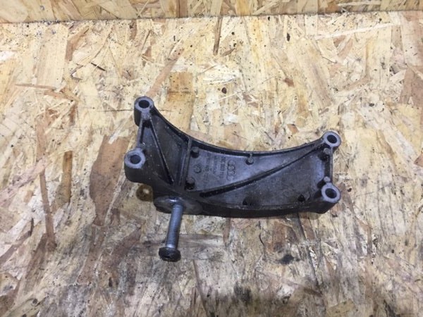 Кронштейн генератора