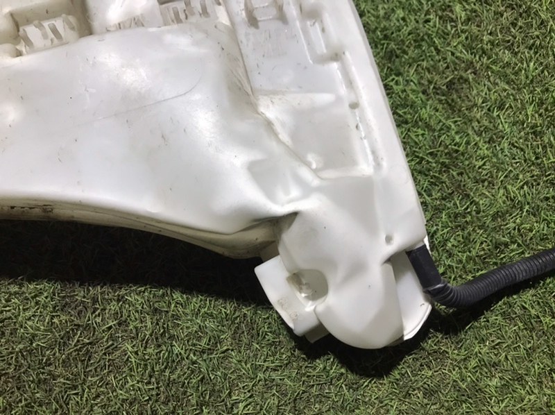 Бачок омывателя лобового стекла