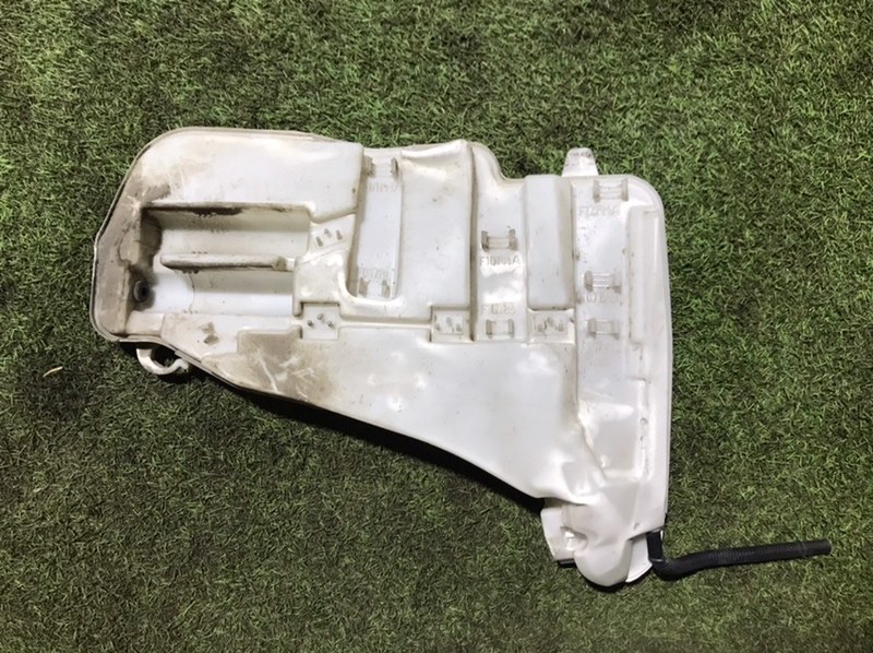 Бачок омывателя лобового стекла