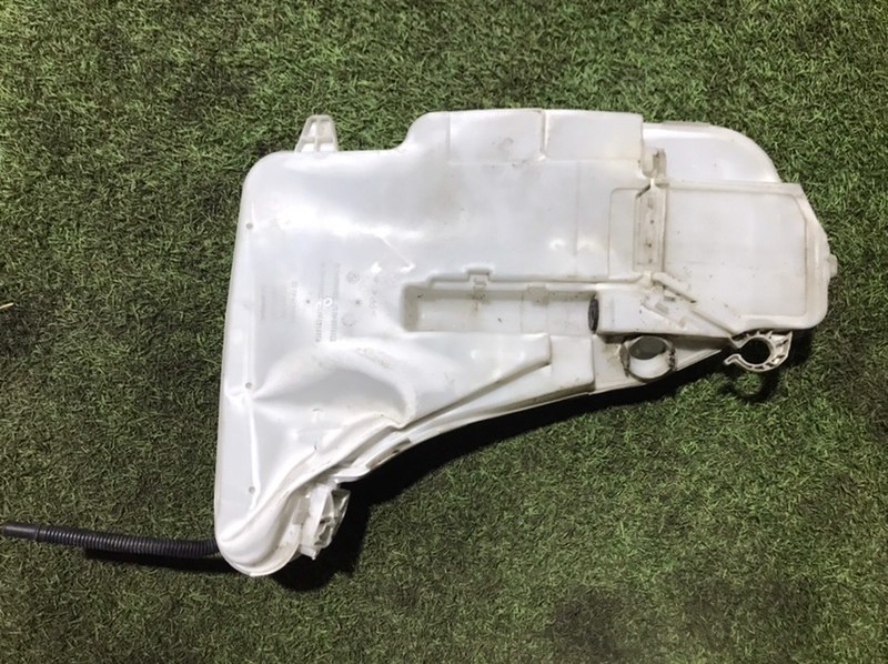 Бачок омывателя лобового стекла