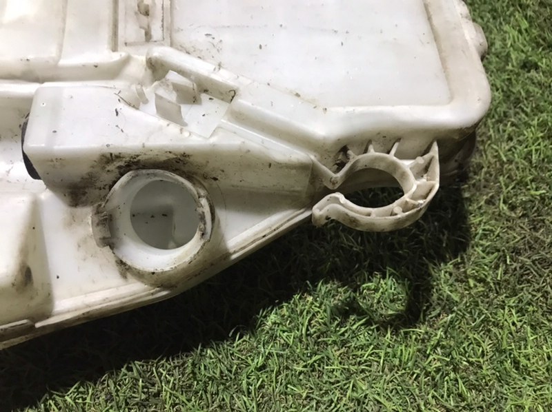 Бачок омывателя лобового стекла