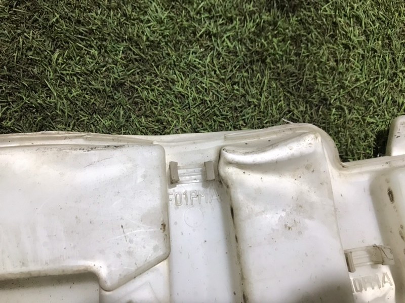 Бачок омывателя лобового стекла