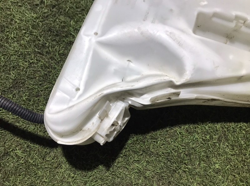 Бачок омывателя лобового стекла