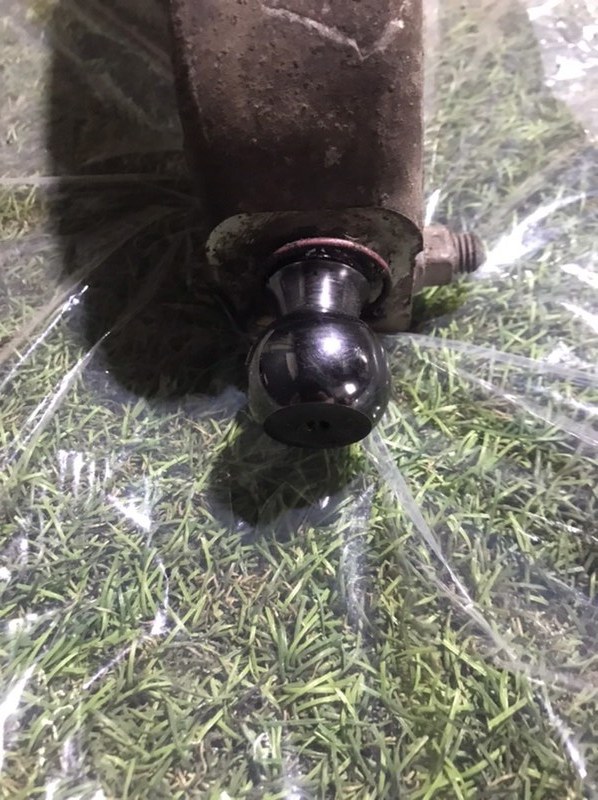 Кулак поворотный передний левый