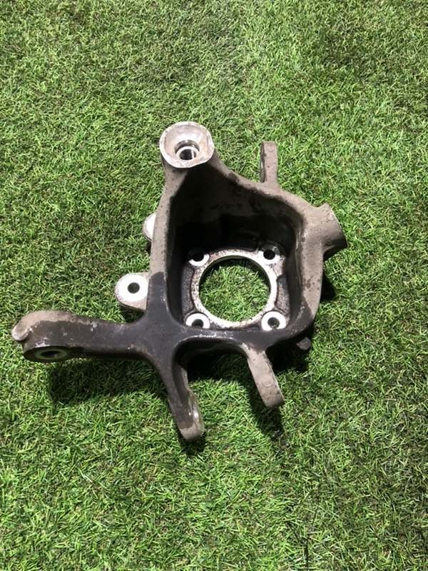 Кулак поворотный задний левый