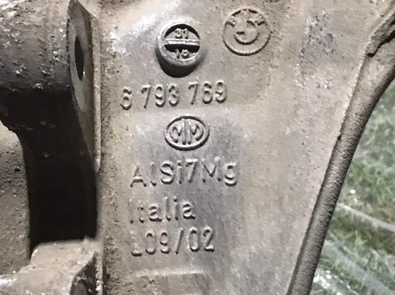 Кулак поворотный задний левый