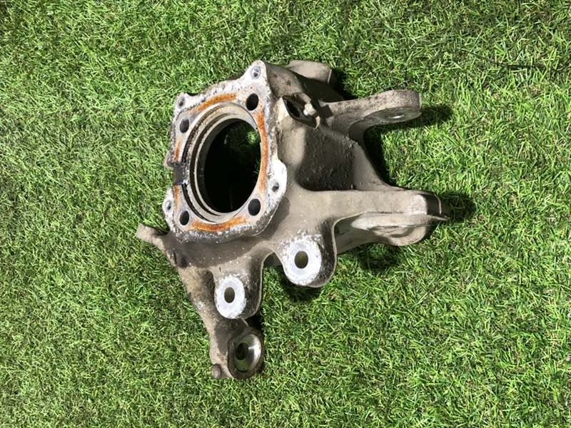 Кулак поворотный задний левый