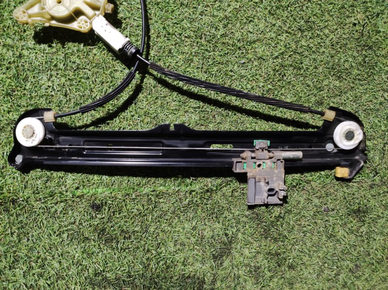 Стеклоподъемник электр. передний правый