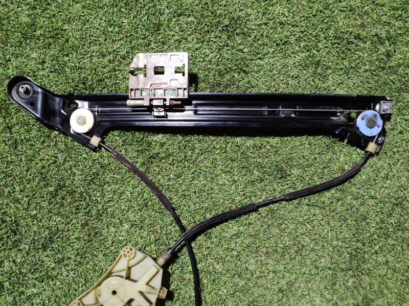 Стеклоподъемник электр. передний правый