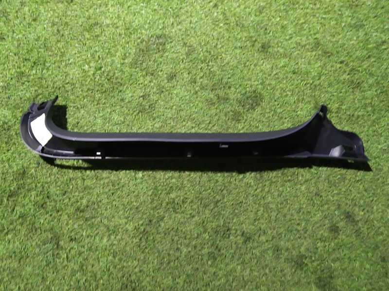 Обшивка крышки багажника